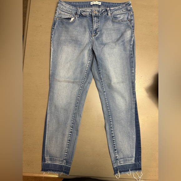 Artisan Ny Denim - Artisan Ny Classic Two Tone Blue Cropped Jeans size 8/29 EUC